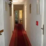 Les Cascades Hotel 3*