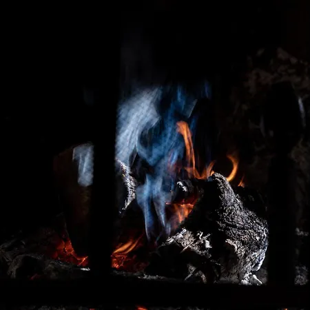 Отель Les Cascades Ла-Монжи