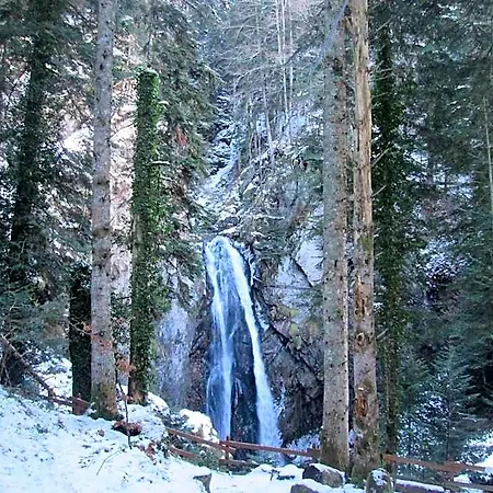 Les Cascades Hotel 3*
